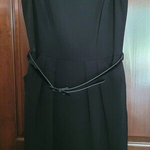 Jones of New York casual black belted dress with pockets and back vent size 6